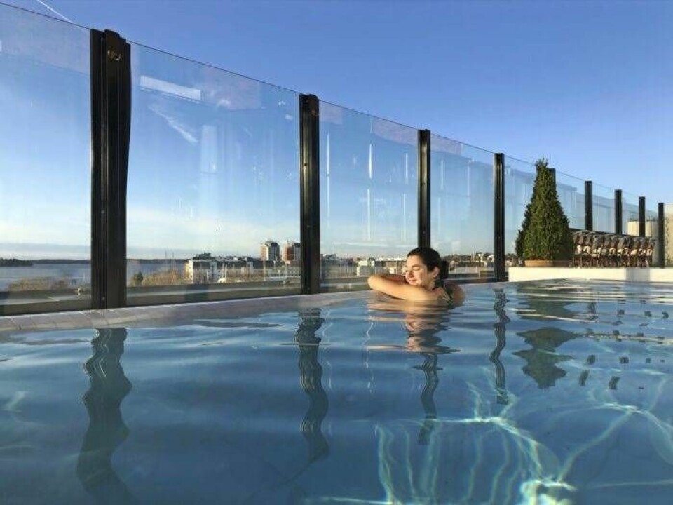 Mikaela Alex slappnar av ute och inne på hotellets spa-avdelning. Mikaela Alex slappnar av ute och inne på hotellets spa-avdelning.